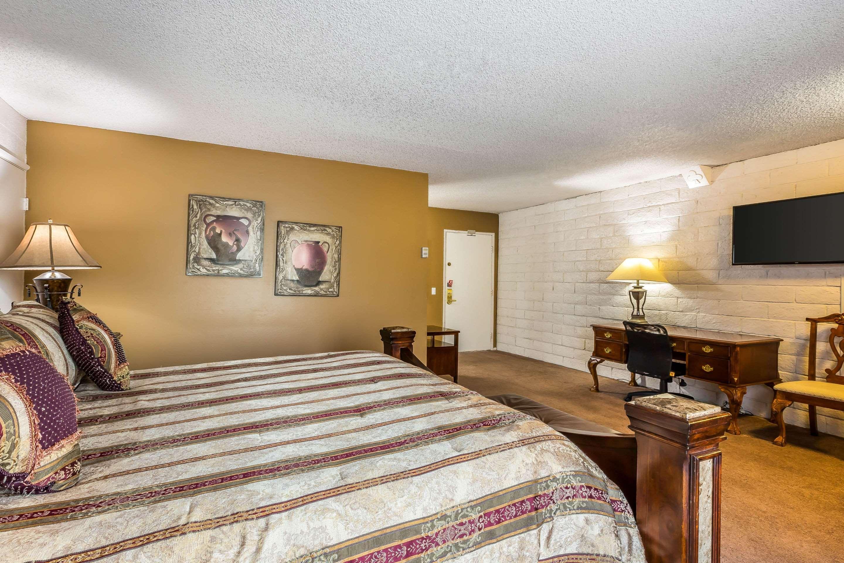 Econo Lodge Lake Elsinore Casino Екстериор снимка